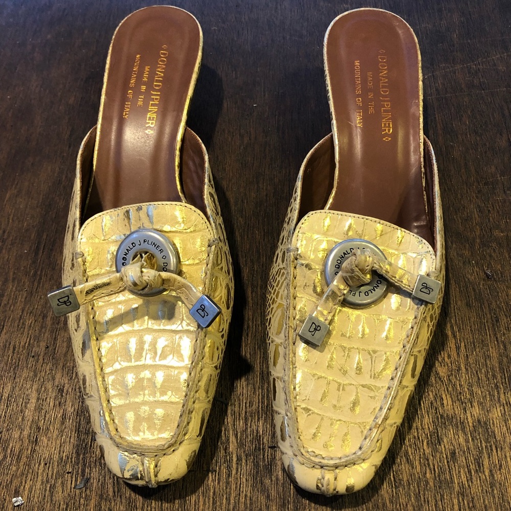 Donald J Pliner Gold low Heel